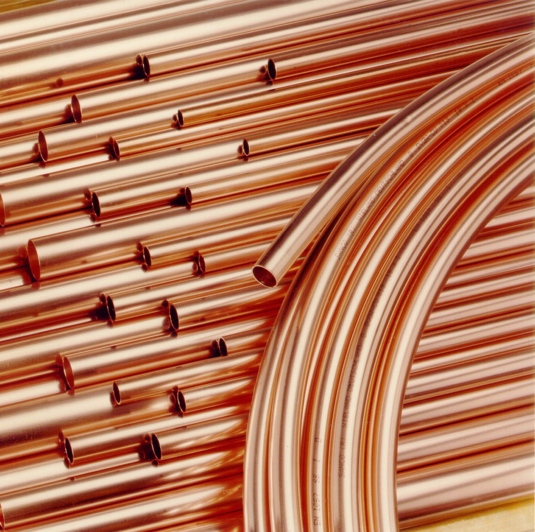 Instalação de tubos de cobre em expansão